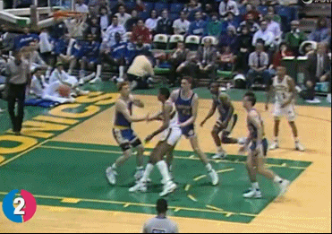 95年开始看球,坎普的球看过两三场,但十佳球和nba jam理念经常是他