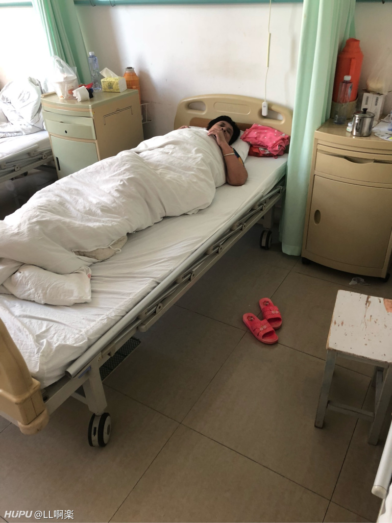 如果你回病房发现你的病床躺了一个她