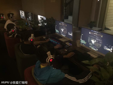 抚胸而论,30岁以上的男人还喜欢网吧打游戏什么水平?