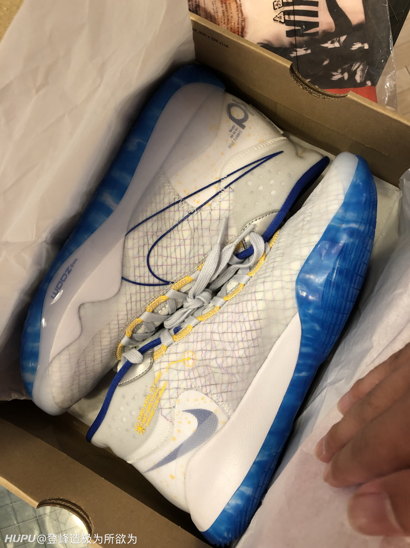 门店第一时间抢先拿到白蓝kd12