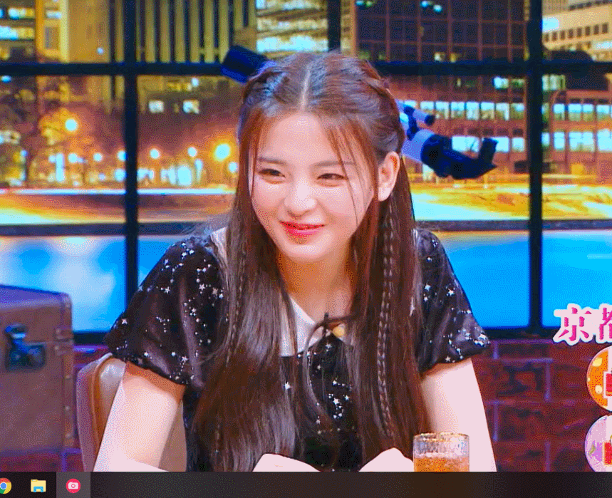 杨超越表情包秀