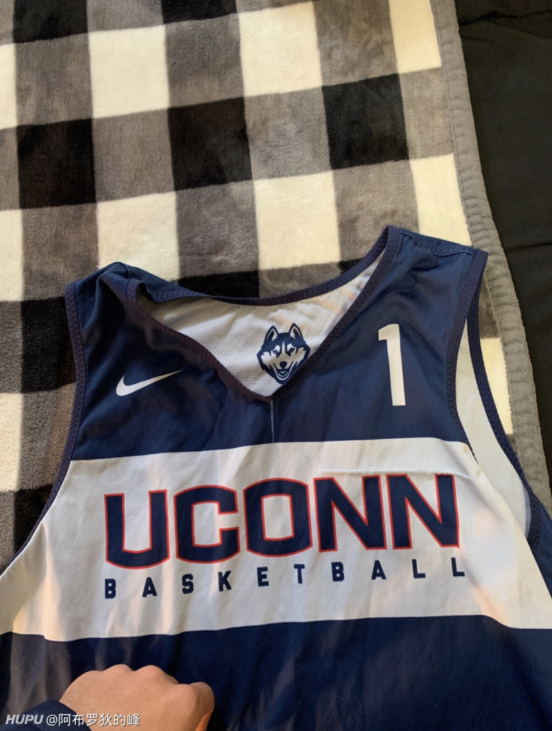 uconn(康涅狄格大学) 篮球装备欣赏