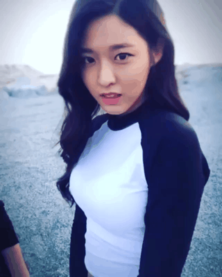 腿长腰细身材佳!aoa牌面金雪炫这波猫舞什么水平?一举