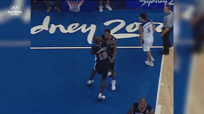 卡特在奥运会上的表现从讨论中去掉,他在nba扣篮大赛上的表现也是传奇