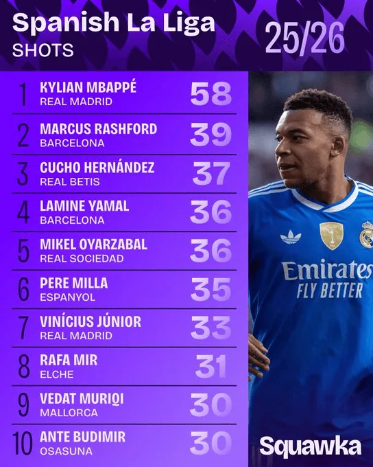 演员狗狗“大黄”上台领奖�，主人称其是“专业演员”