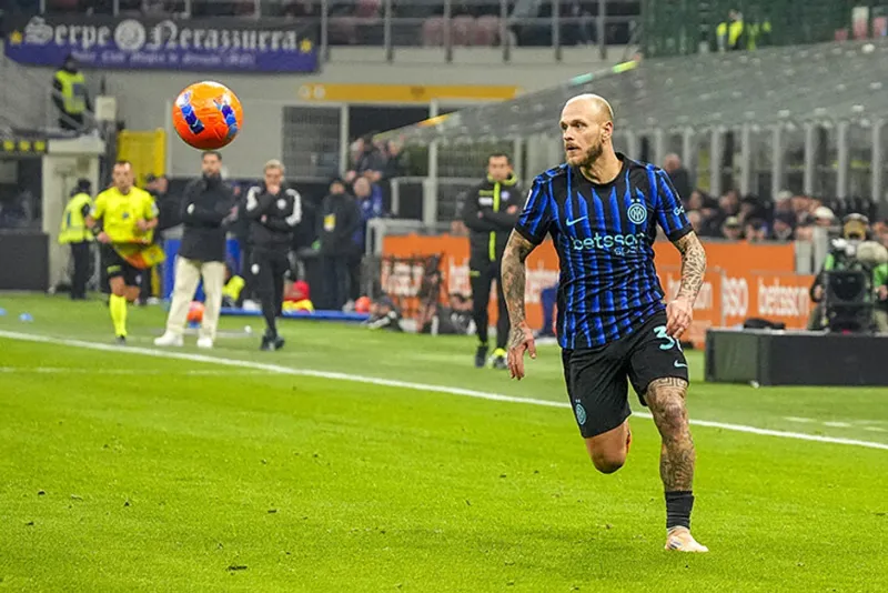 世體:奧薩蘇納09年VS皇馬也遭遇誤判,兩次點球未判+球員被罰下 世體:奧薩蘇納09年VS皇馬也遭遇誤判,兩次點球未判+球員被罰下