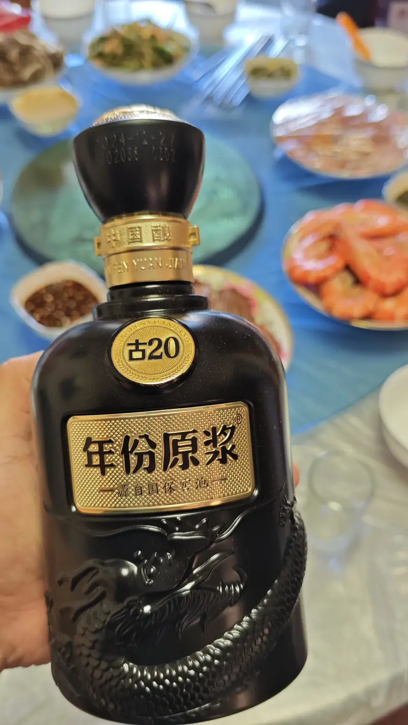 我老家大多数人的月工资不到四千元、我和我哥们一晚上喝掉三瓶茅台，什么水平？-步行街主干道-虎扑社区