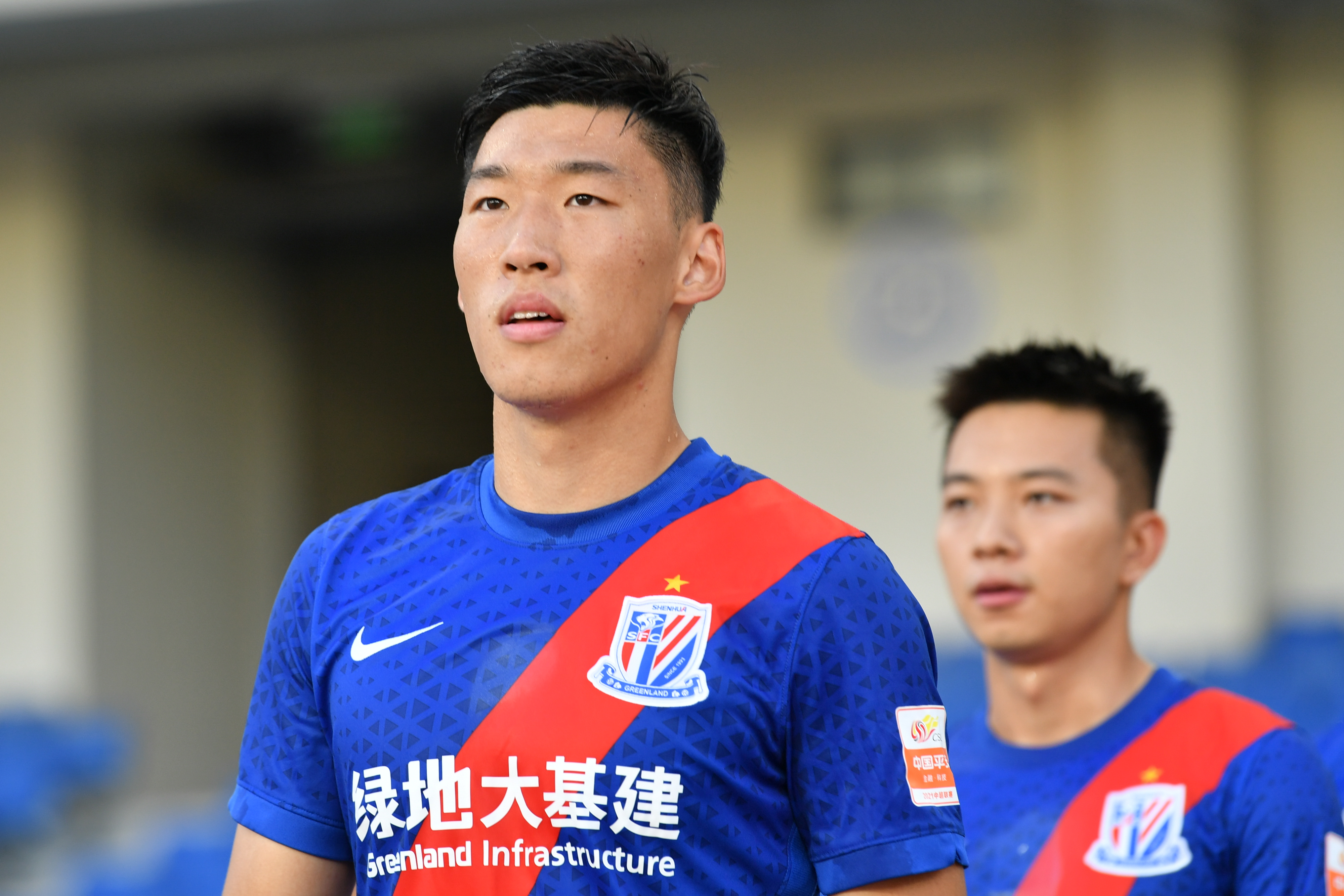 回归申花吴曦带朱辰杰场边夕阳下慢跑恢复热身