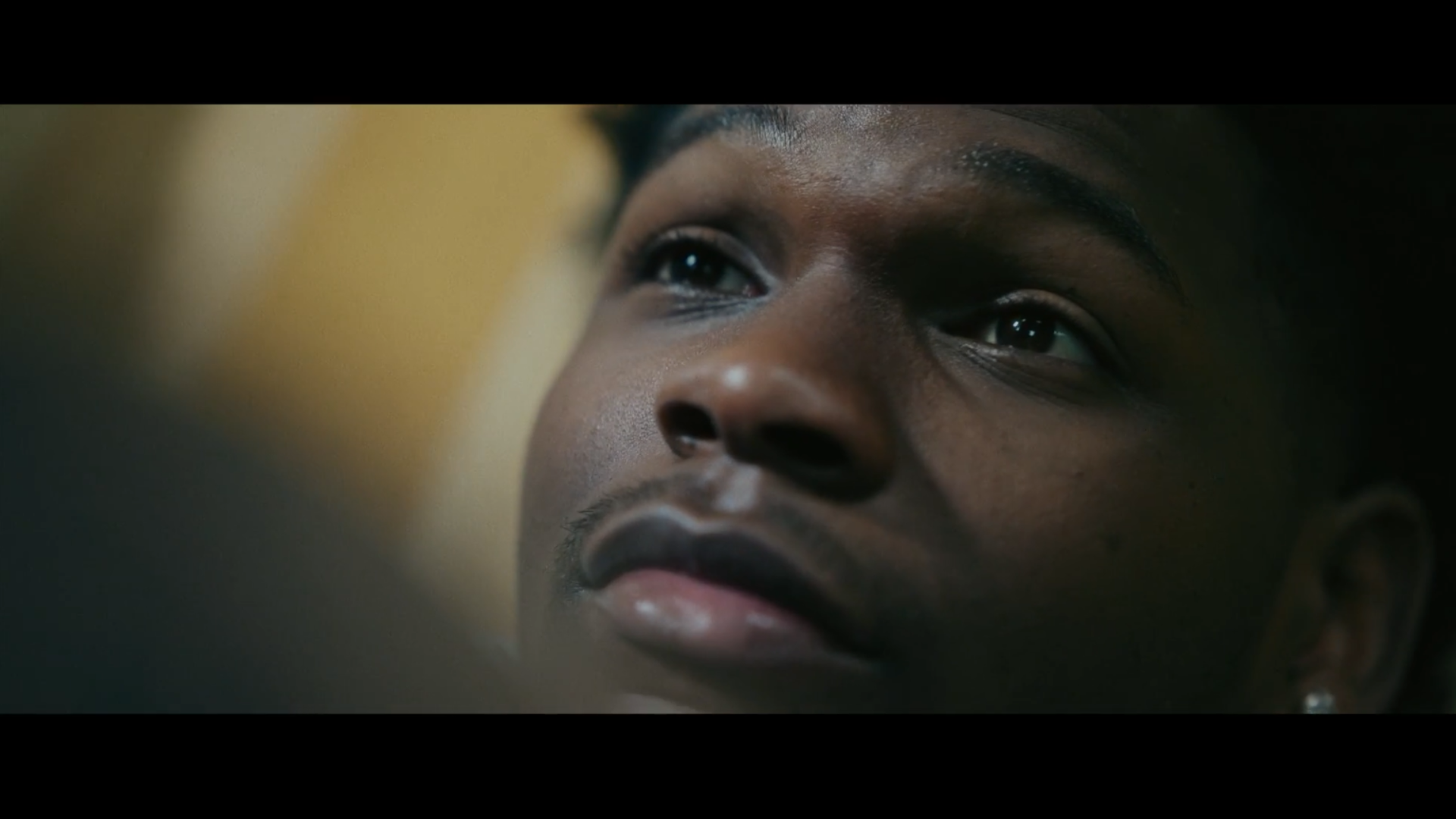 爱德华兹拍电影狂喷垃圾话被对方暴怒壁咚