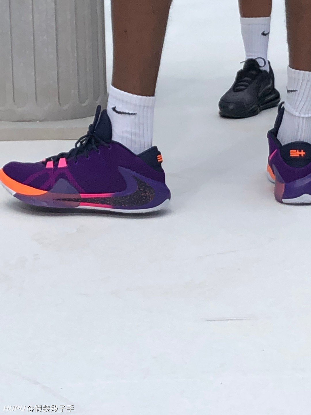 字母哥一代白金新配色