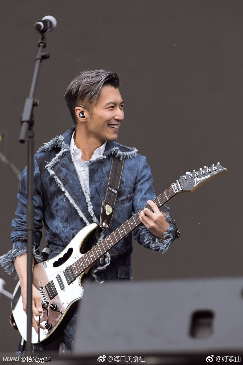 两代长发男神谢霆锋