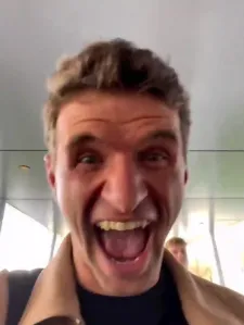 流言板76人官方晒恩比德美国男篮定妆照代表红白蓝以及我们