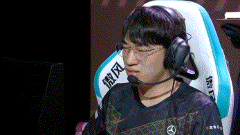 rng出场听到了教练poppy后