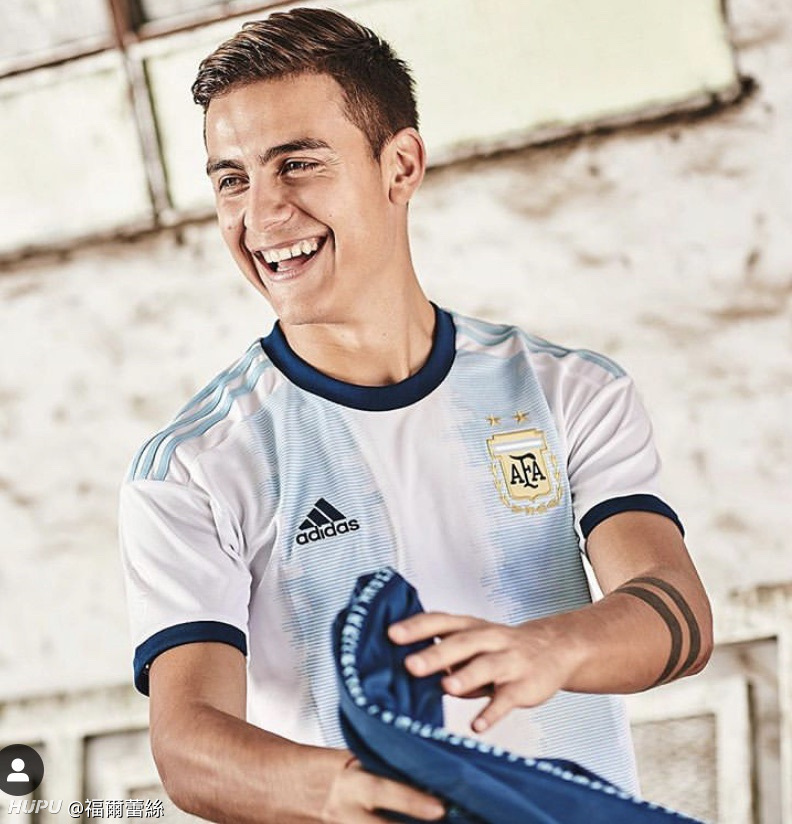 2019国家队新球衣也太帅了吧