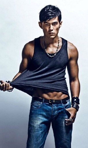 林俊杰身材什么水平?