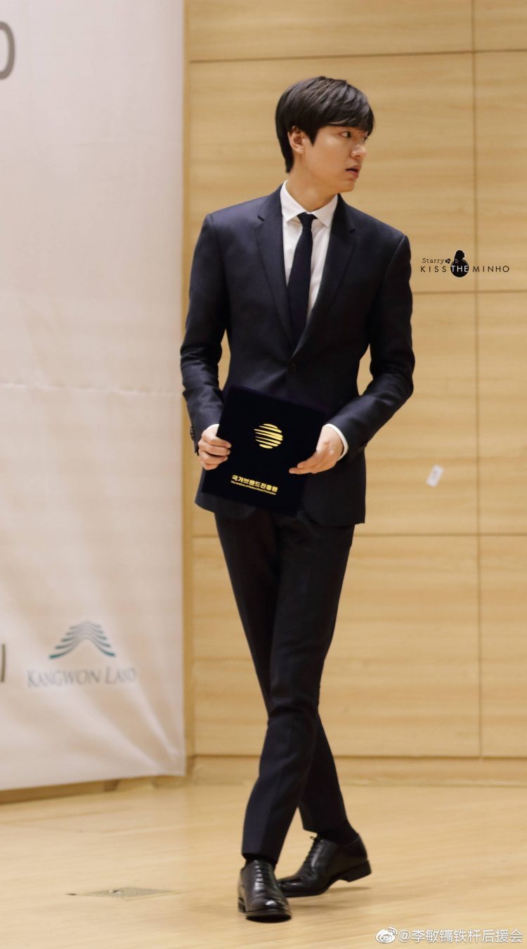 像不像啊各位?这是李敏镐,楼下应该不会让我看眼科吧