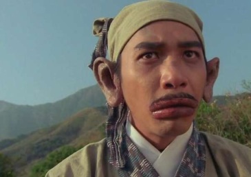 现场工作人员都笑翻了!东契奇半场投篮击中球