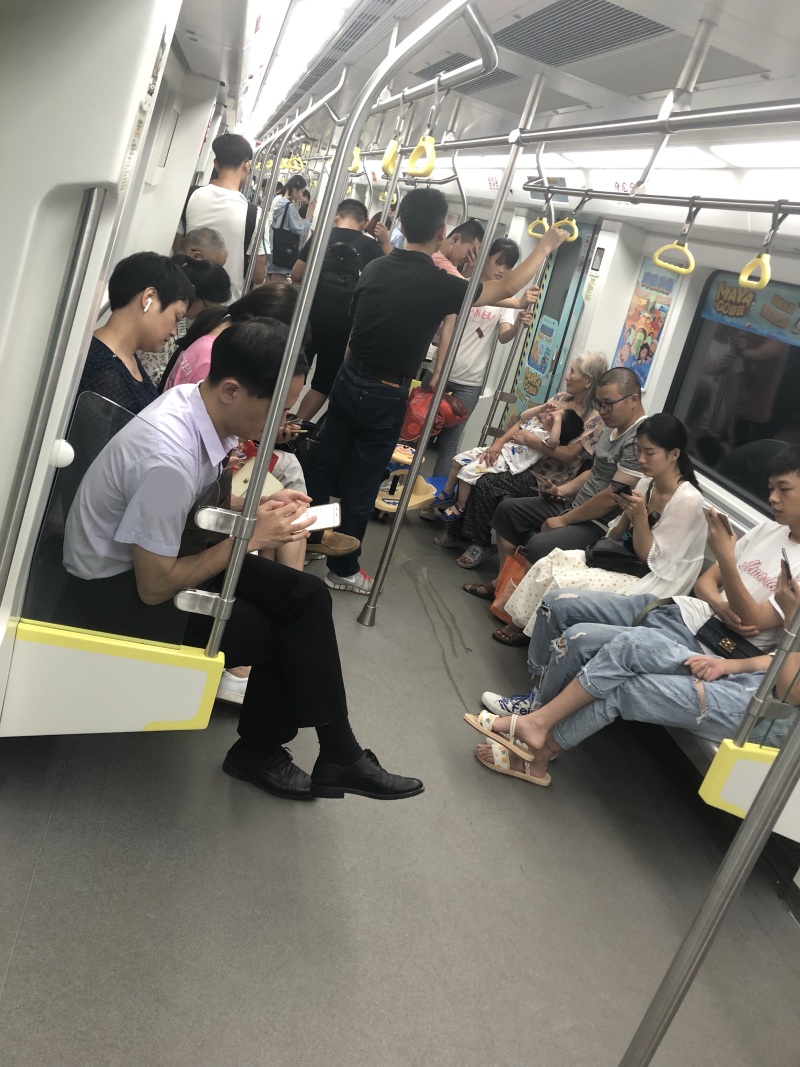 在地铁上撒尿什么水平