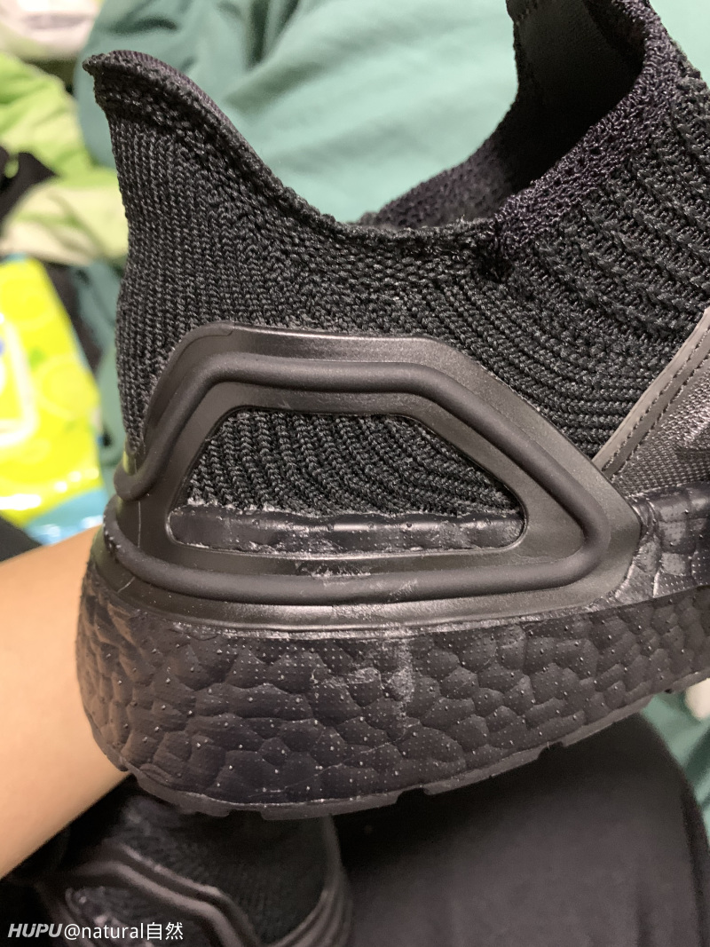 阿迪ub到了,香是香呀,就是这个溢胶看笑了