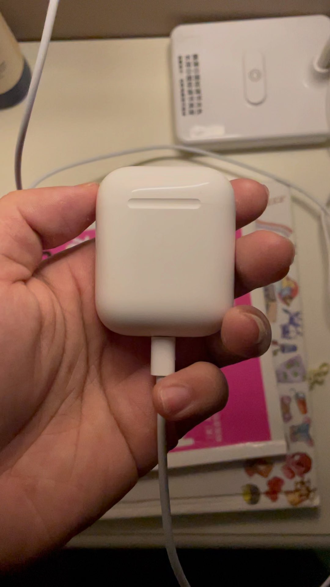 jrs拼多多买的airpods2充电时有非常大的滋滋滋的声音是不是中奖了