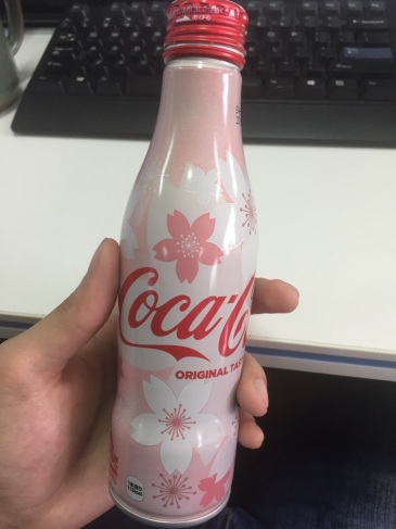 蓝色百事可乐,高铁站卖20块?