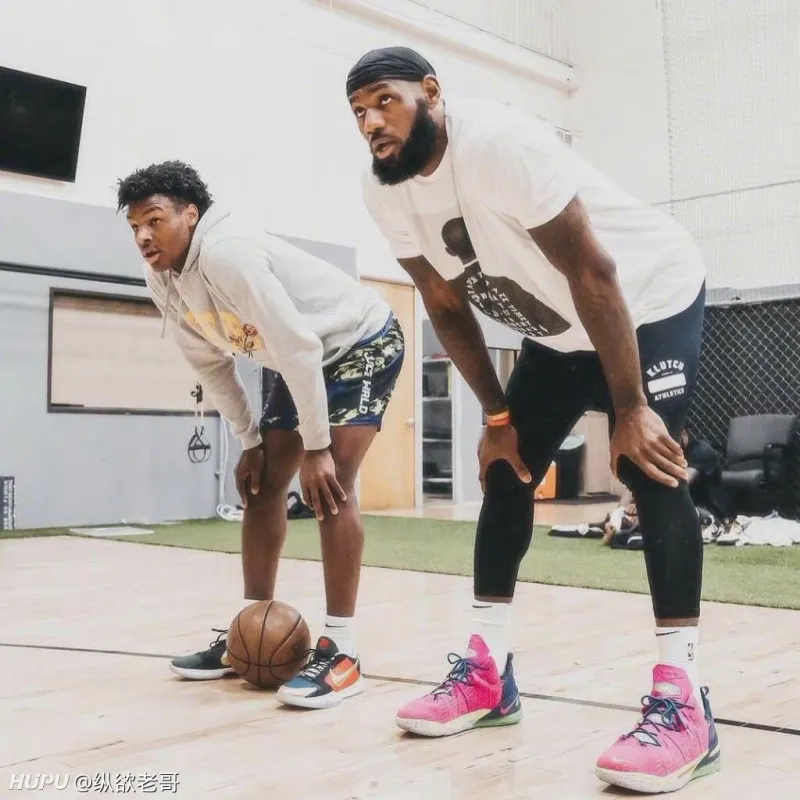 优享资讯 打球膝盖前交叉韧带断了 半月板二到三级撕裂 小弟该怎么办啊