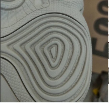 同字母,说我鞋底脏.扣了保证金退回.