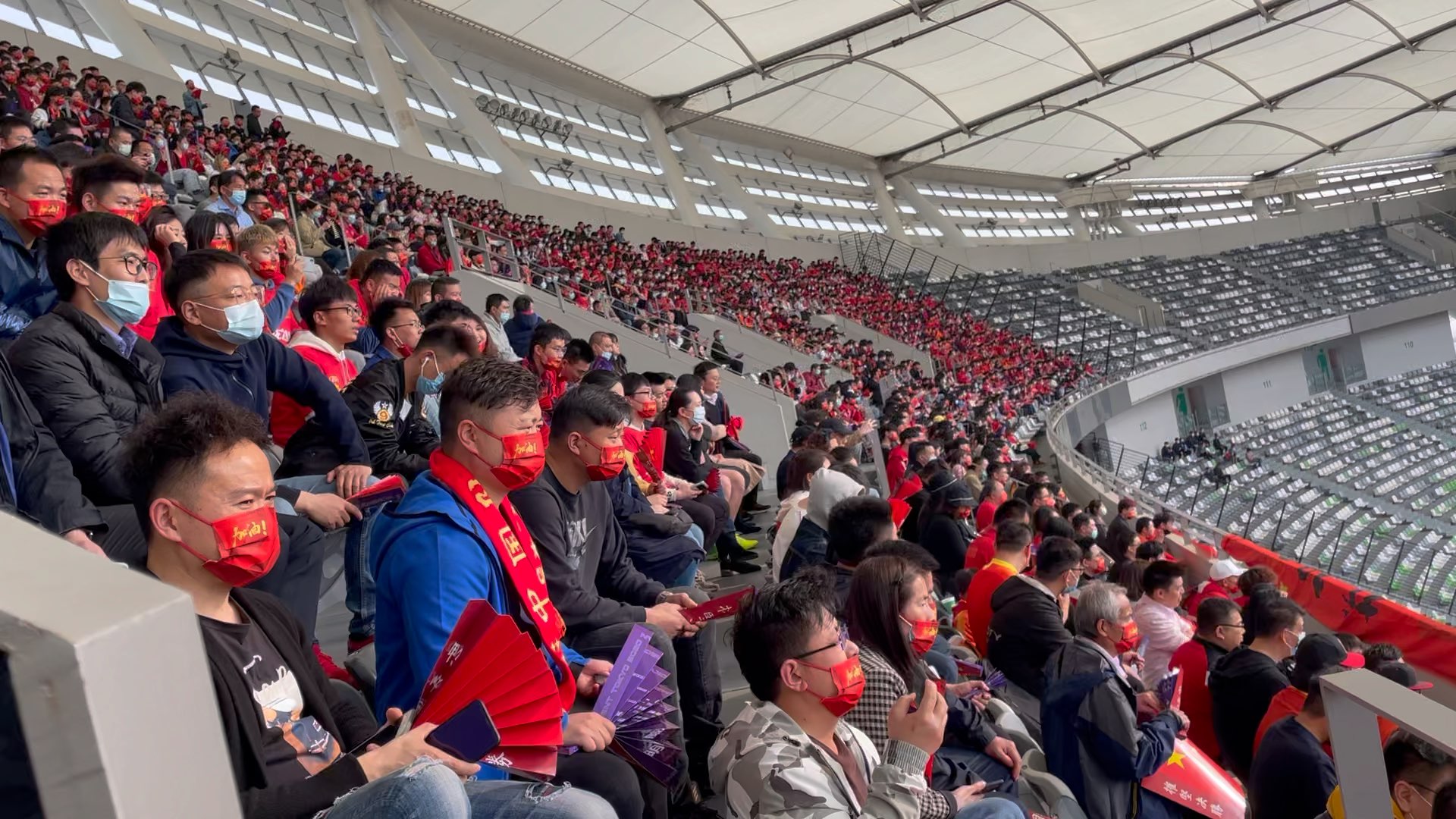 多久没见过坐了一万人的体育场了