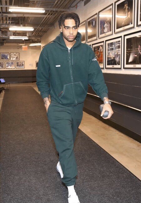 放几张拉塞尔帅照