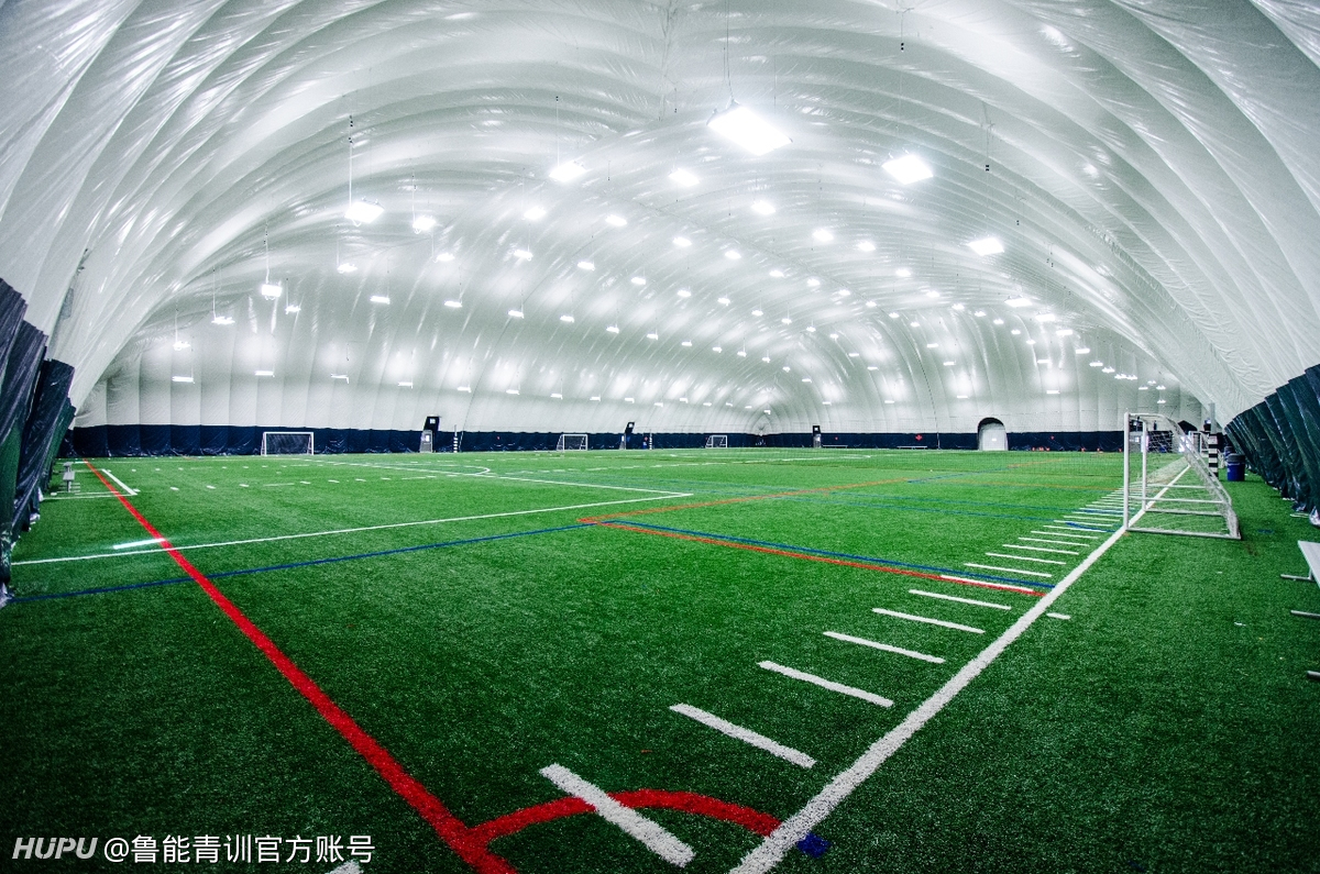 揭秘气膜球场在大棚里你甚至可以踢足球