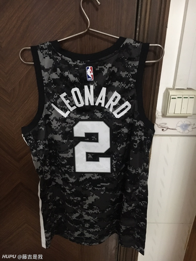 转让一件全新带吊莱昂纳德马刺迷彩城市版球衣l码