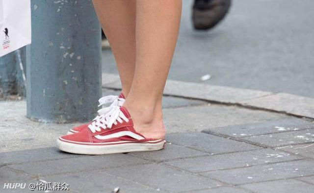 对于帆布鞋把后跟踩下去穿这种穿法,jrs怎么看