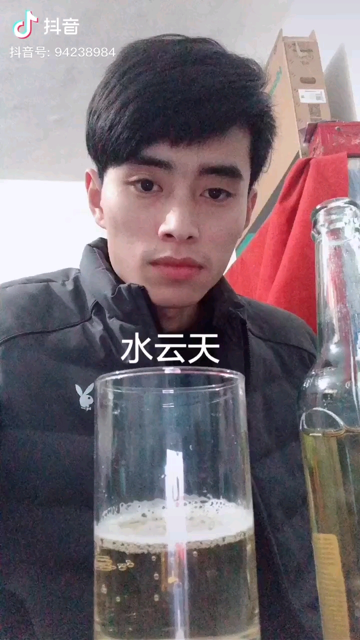 抽了一包烟愣是没有学会抖音这老哥的吐烟方式