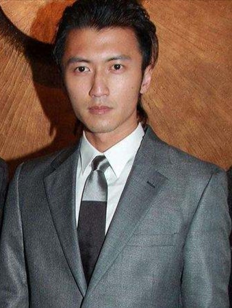 [热点话题]中国有没有哪个男星,能驾驭小栗旬的背头发型?