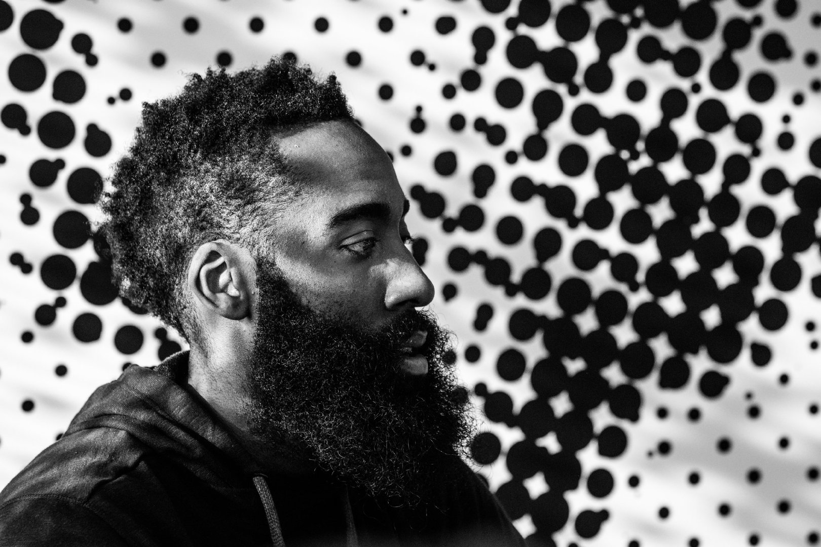 哈登头顶发光定妆照