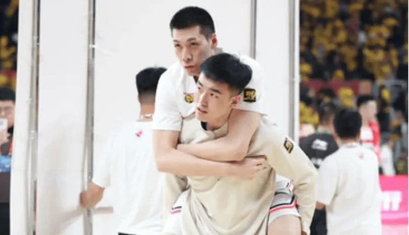 媒体人:不提倡广东下半场提前放弃比赛 ,不能让对手赢得这么轻松!