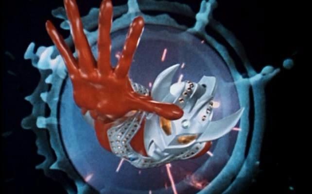 最喜欢泰罗的变身,用手掌替代拳头也非常有创意,不那么千篇一律~ 发自