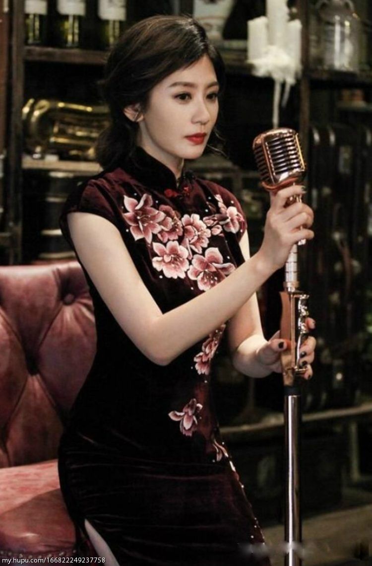 女孩可以同时喜欢两个人吗?