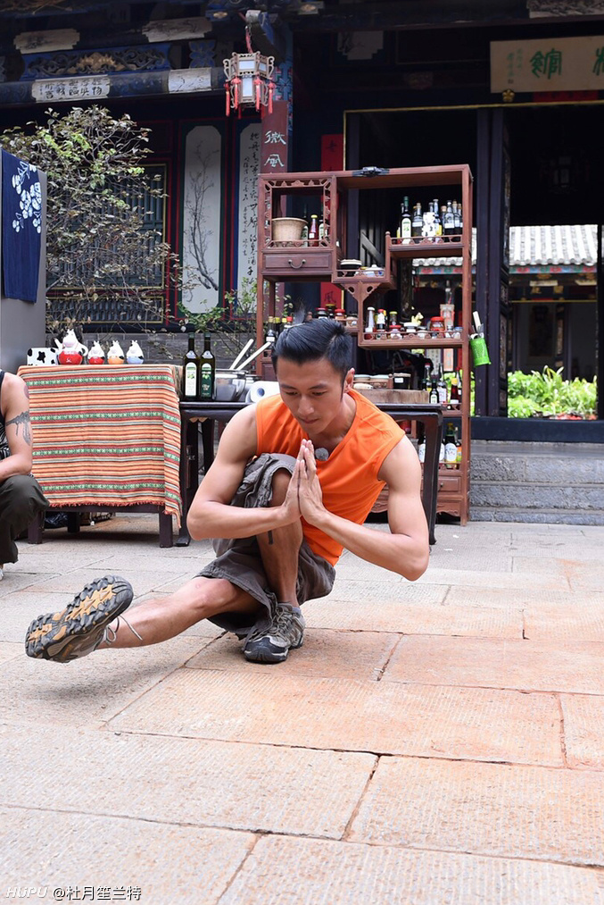 谢霆锋这个动作你能做吗?