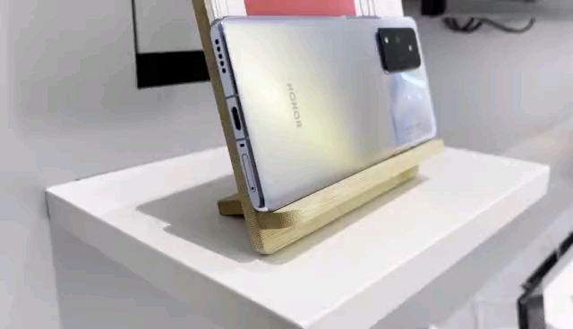 video-poster