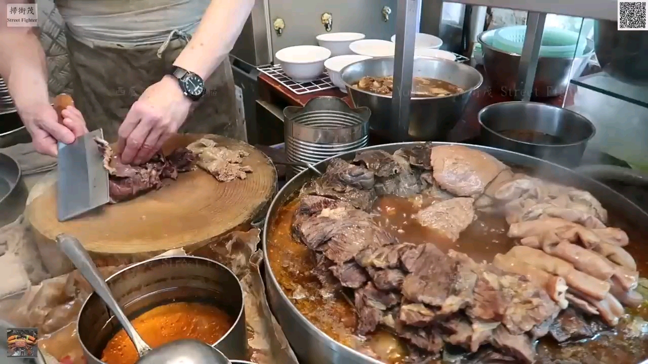 香港街头小吃牛杂据说有六十年历史