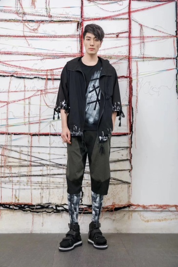 dark monster,韩国街头暗黑潮牌,算是没几个人知道的牌子吧!