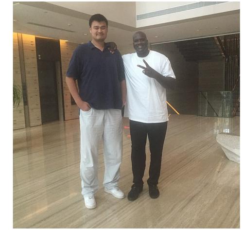 姚明与wwe人物身高对比