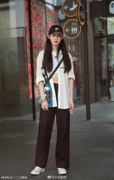 求一波穿白色匡威妹子的壁纸