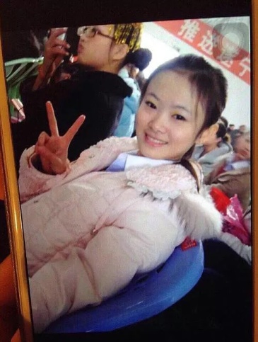 反正在我心里她很美,对粉丝很好.然后放一张小鞠小时候的