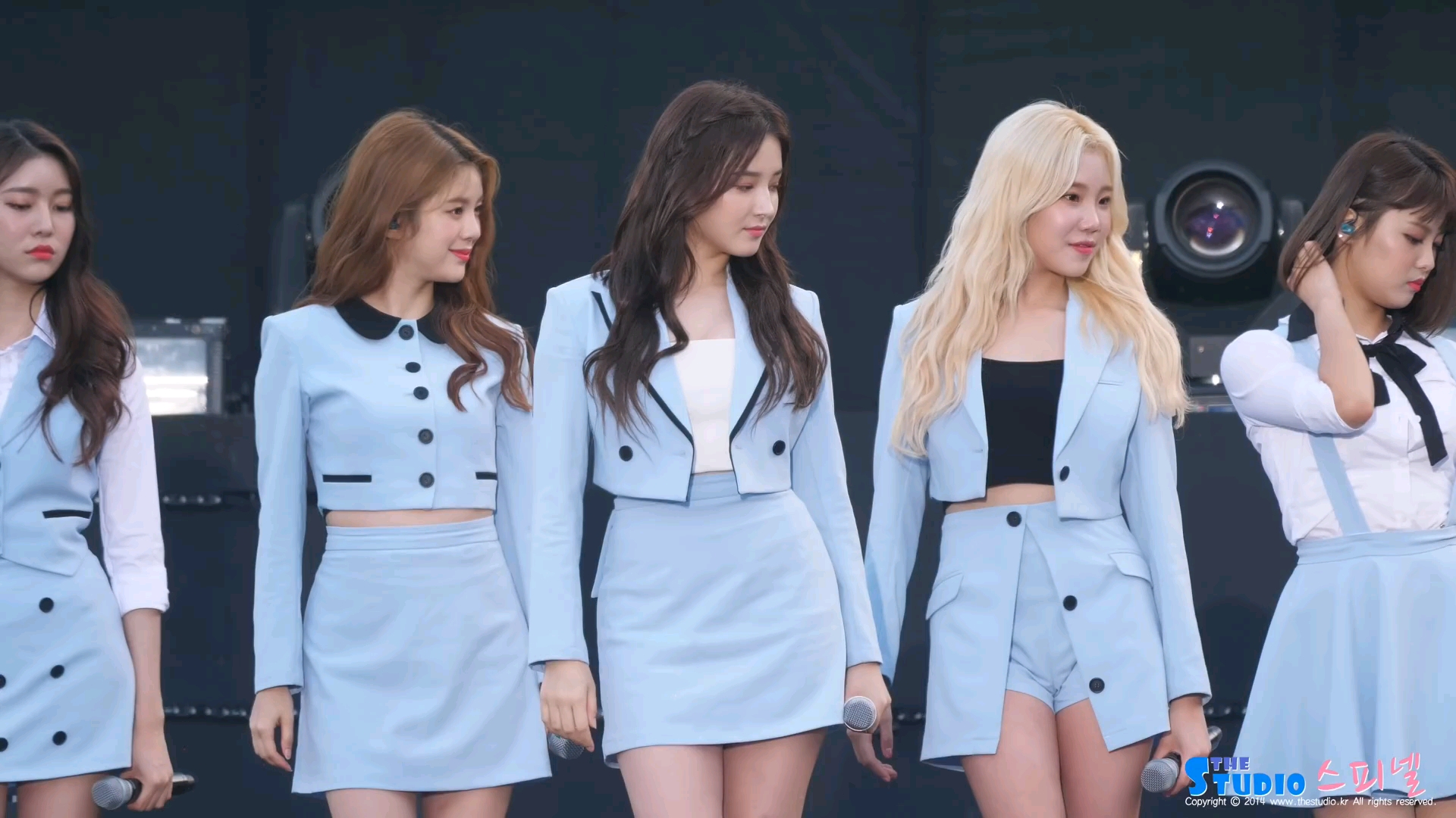 最美现场最会把蹦迪与可爱集为一体的女团momoland的姐姐们来咯