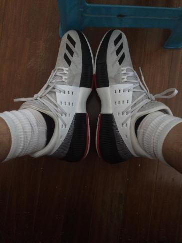 官网的利拉德3到了 想了解压脚背尺码等问题的