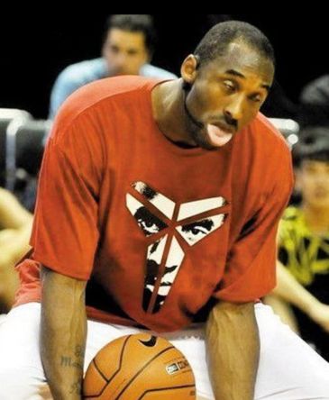 酷帅严肃的科比在球场上有搞笑的瞬间吗?