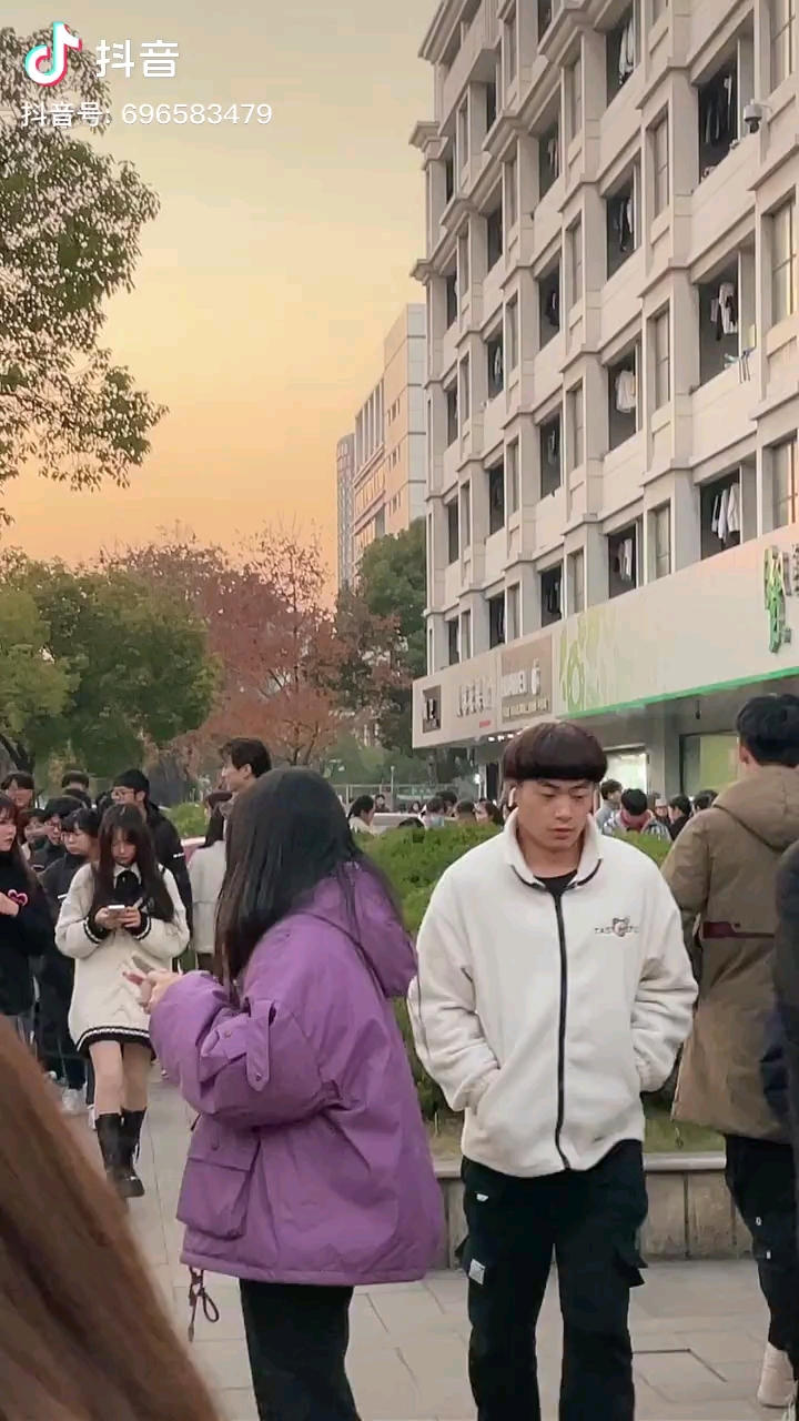 video-poster