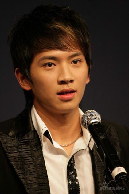地虎侠 秦炎仕,1988年7月27日出生于上海市,中国内地男演员,歌手,毕业